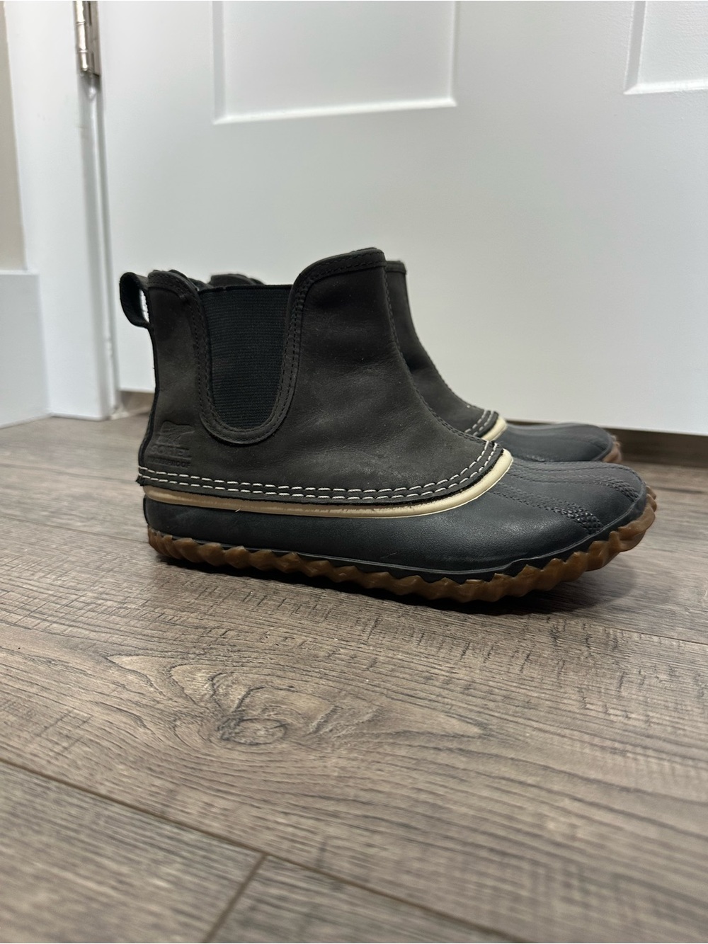 Sorel Black Women's Chelsea-Style Slip-On Boot with Gum sole